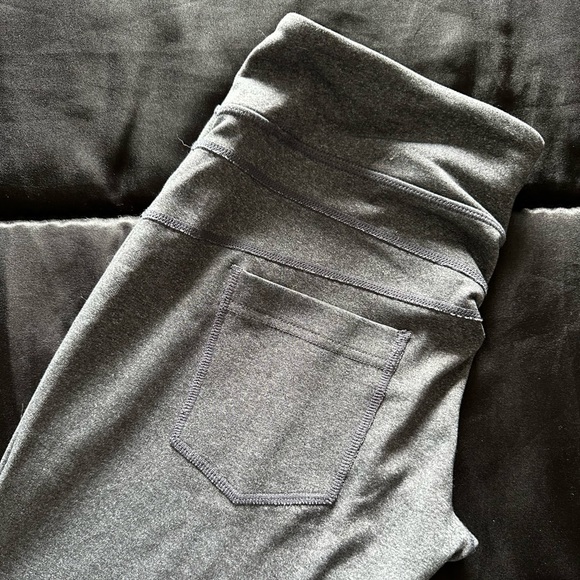 lululemon athletica Pants - Lululemon leggings with pocket on back